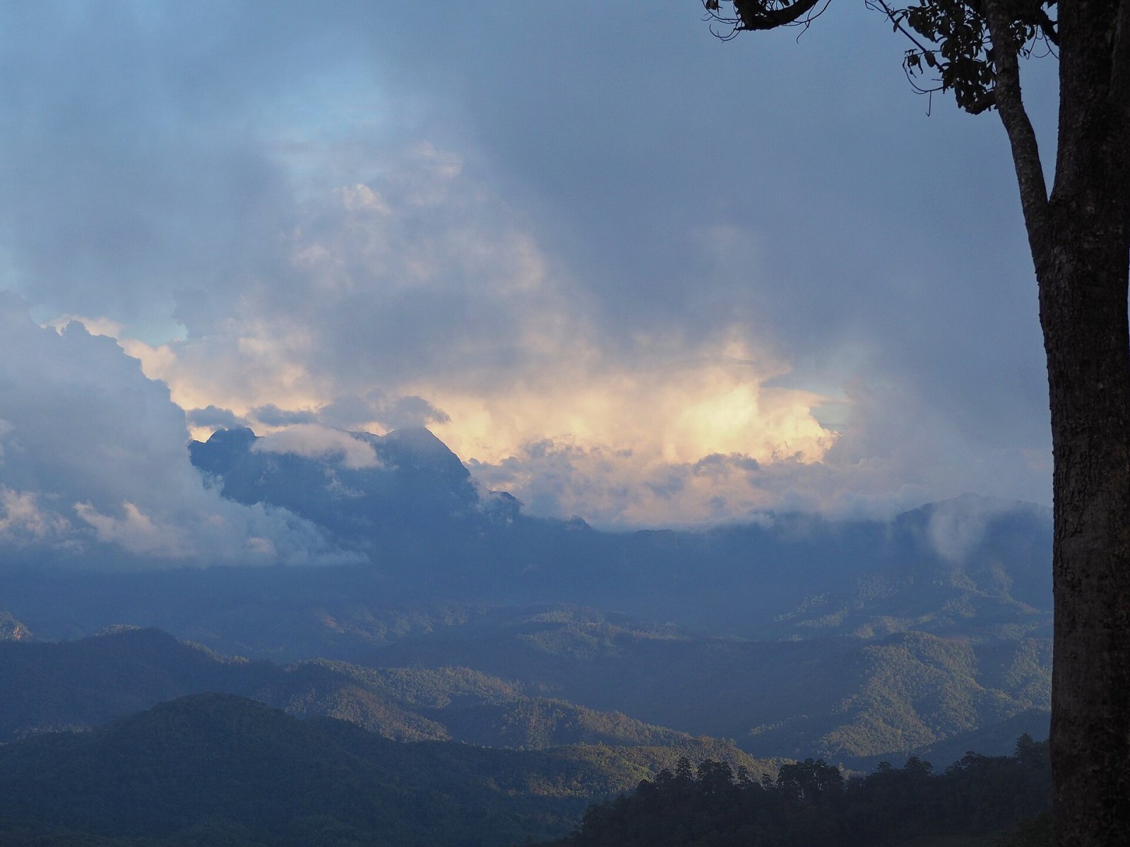 Doi Luang: La Montaña Majestuosa de Tailandia - Mueang Phayao District | Secret World Trip Planner