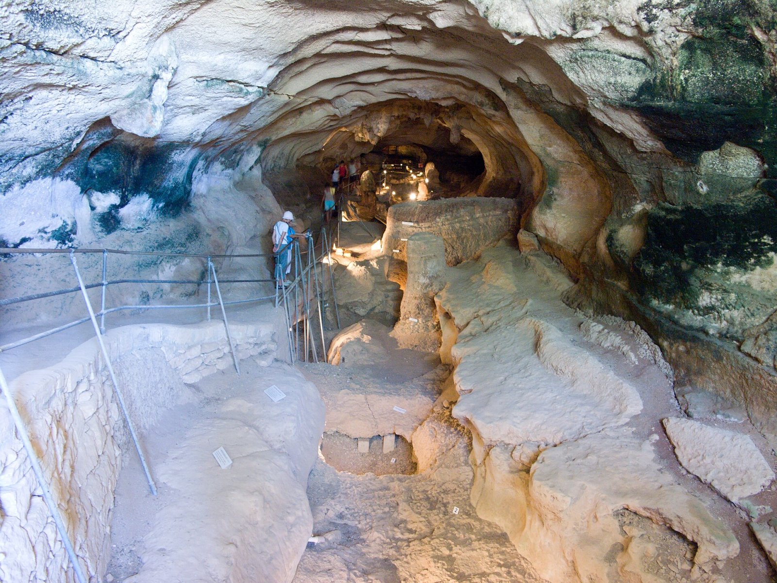 Découvrez Għar Dalam : Un Trésor Naturel de Malte - Birżebbuġa | Secret World Trip Planner