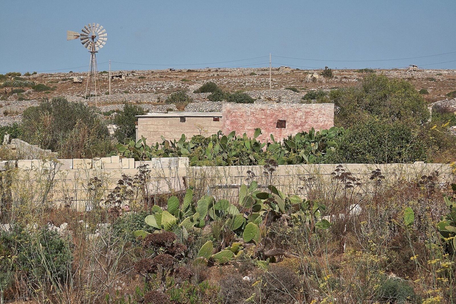 Descubra Ta’ Dmejrek: O ponto mais alto de Malta - Is-Siġġiewi | Secret World Trip Planner