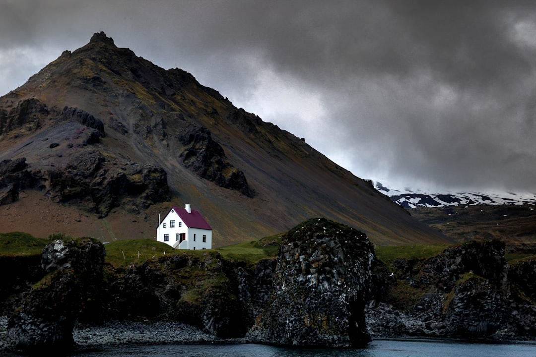 探索Þararalátursfjörður:一个值得探索的冰岛峡湾 | Secret World Trip Planner