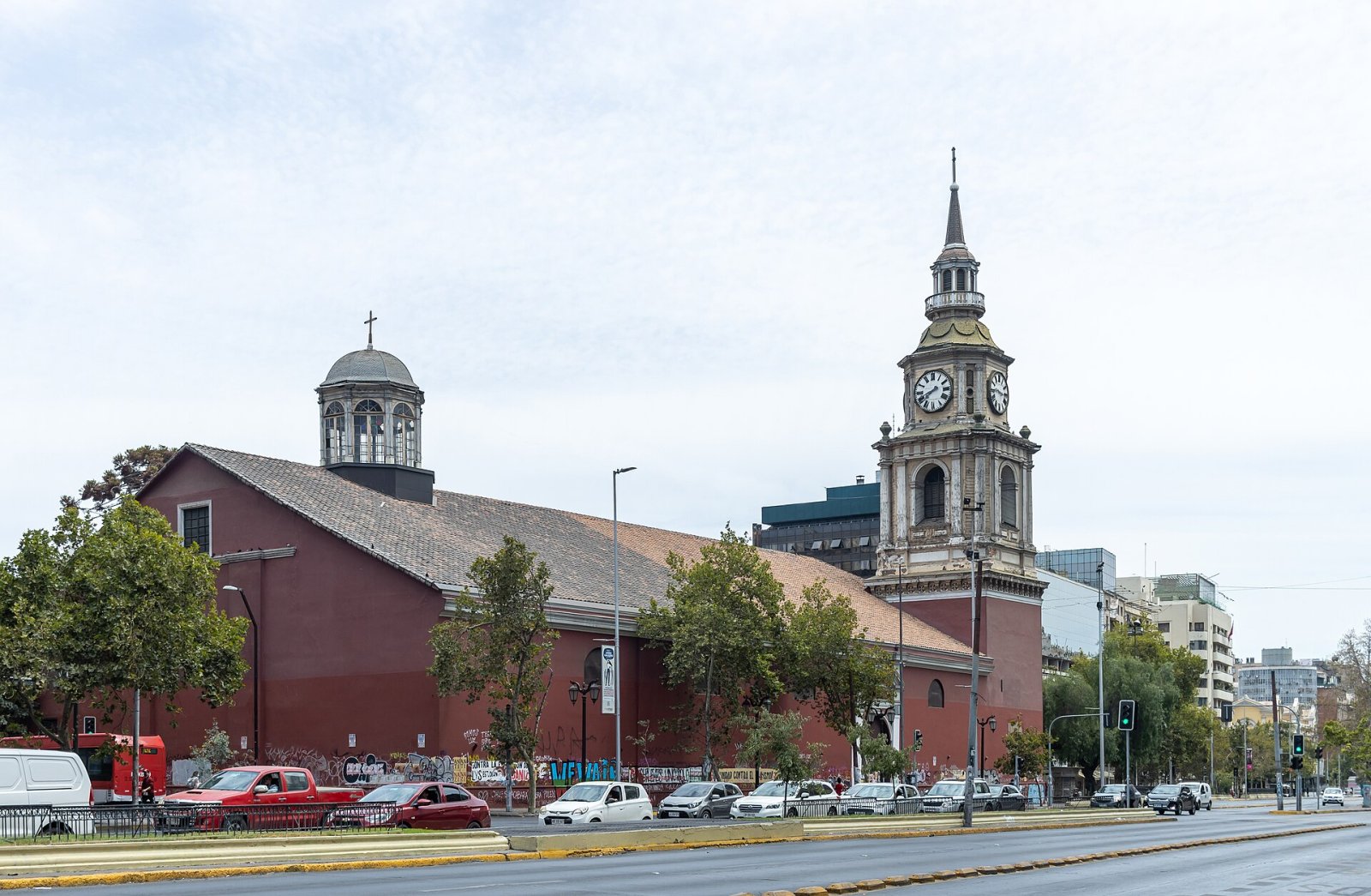 Explorar la histórica Iglesia San Francisco de Valdivia - Valparaíso | Secret World Trip Planner