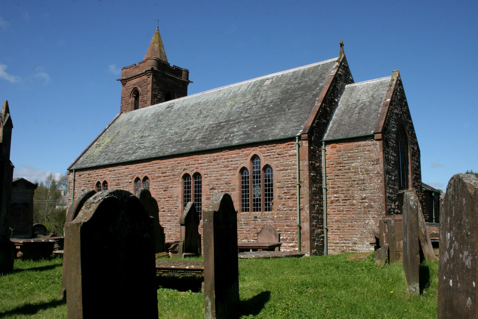 Visita a la Iglesia de Urr: un tesoro cultural en Escocia