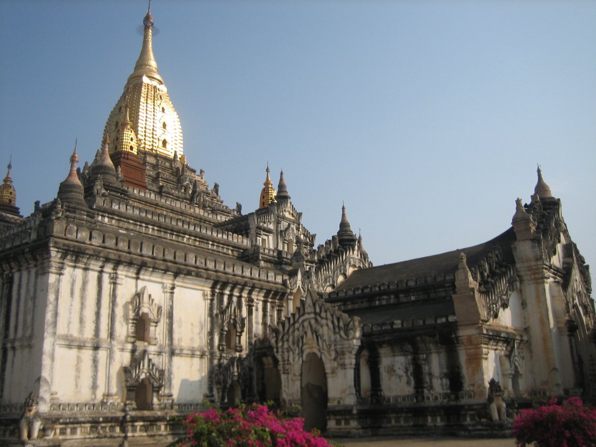 Tempio di Ananda: i Buddha dorati di Bagan - မြင်းကပါ | Secret World Trip Planner
