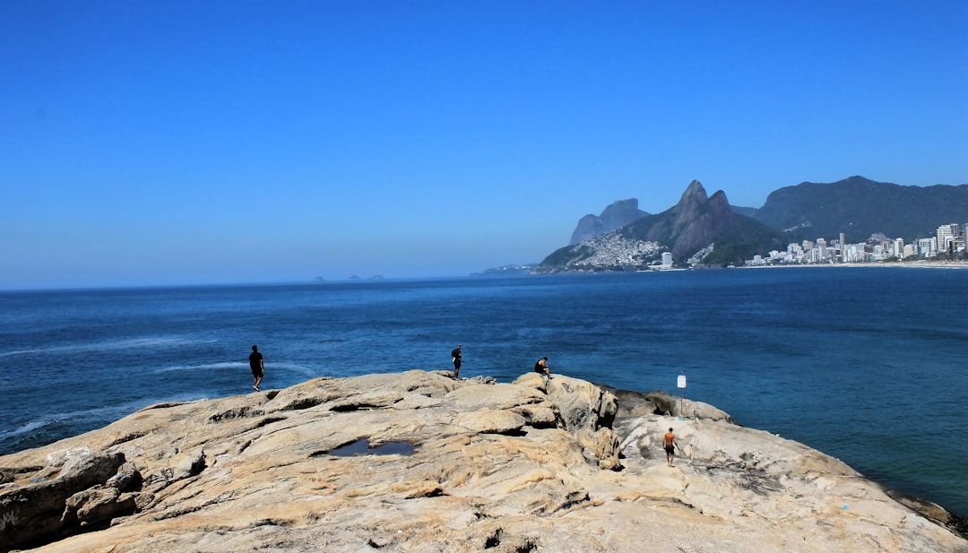 Pedra do Telégrafo: pôr do sol no Brasil selvagem - Grumari | Secret World Trip Planner