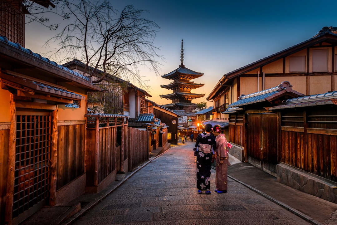 비밀의 세계 vs 완더로그: 2026년 교토 최고의 여행 계획기 - Kyoto | Secret World Trip Planner