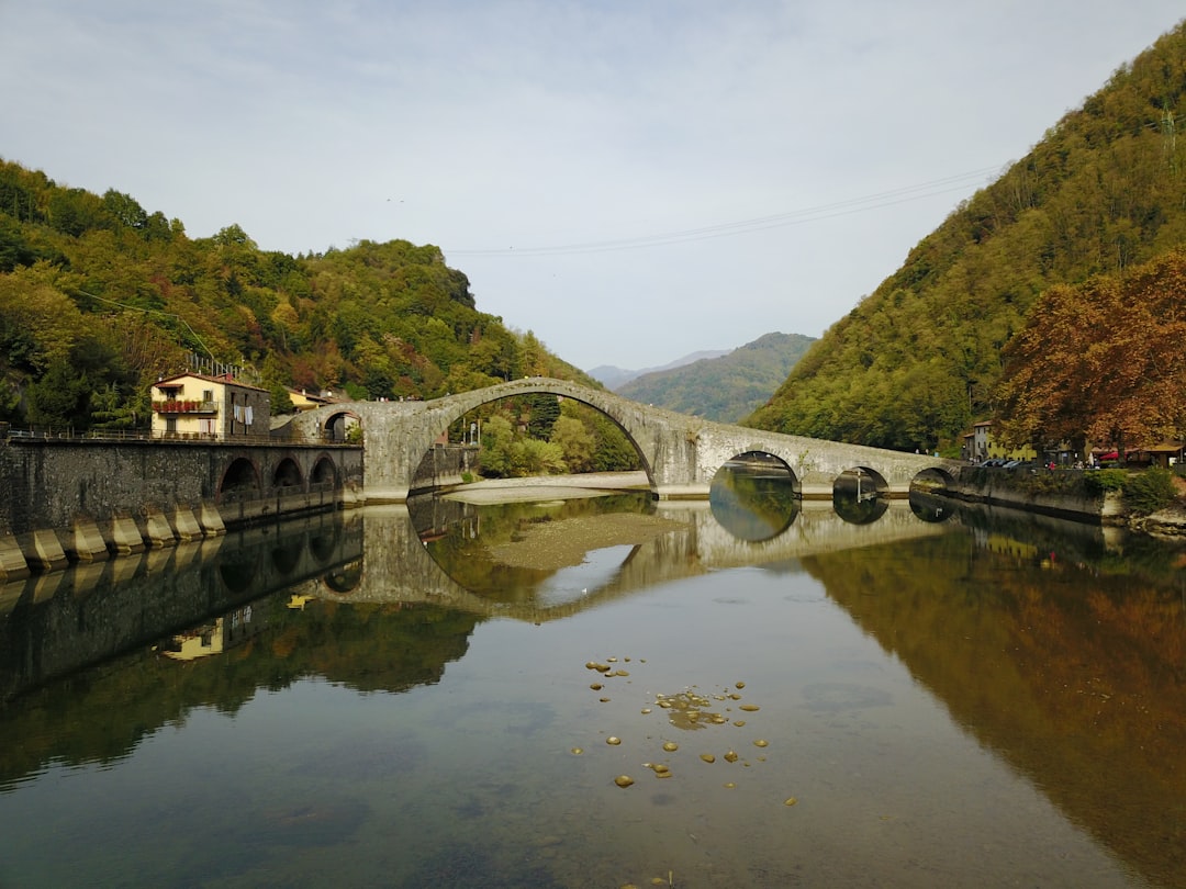 Der Teufelsbrücke in Gablenz: Ein perfekter Kreis - Halbendorfer Str. | Secret World Trip Planner