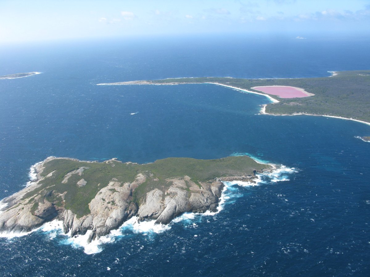 Lake Hillier: Australia's Stunning Pink Lake - Lago Hillier | Secret World Trip Planner