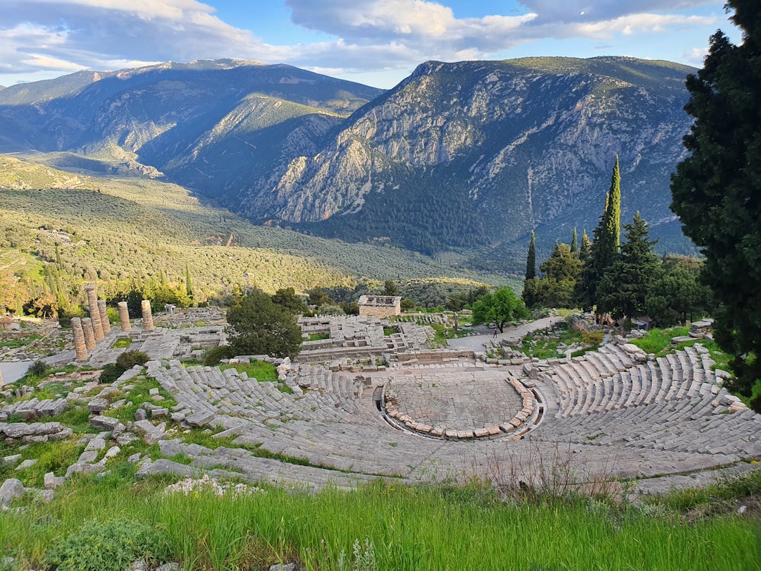 Delfos: el santuario de Apolo en el Parnaso - Delfi 330 54 | Secret World Trip Planner