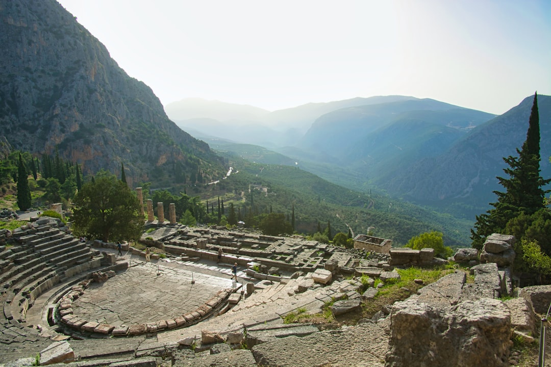 Delfos: el santuario de Apolo en el Parnaso - Delfi 330 54 | Secret World Trip Planner