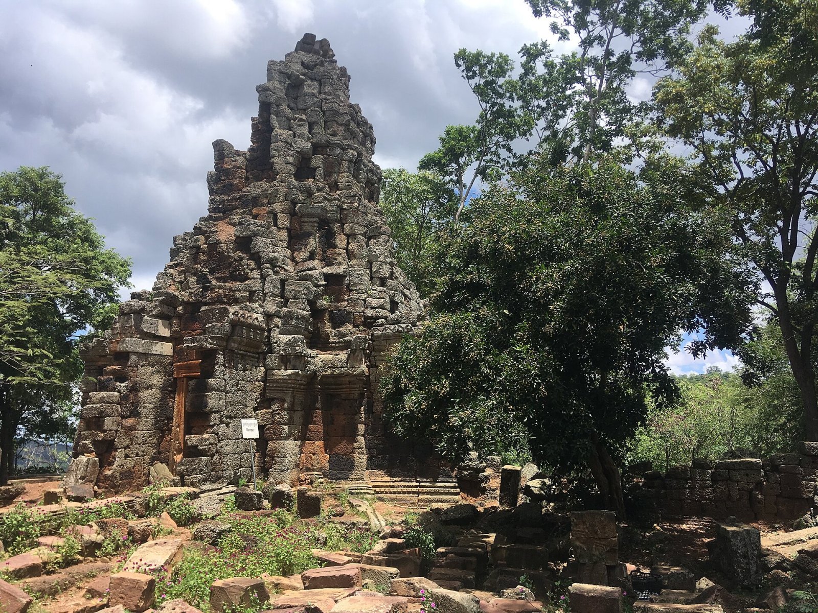 Descubra Wat Banan: um tesouro cultural no Camboja - បាណន់ | Secret World Trip Planner