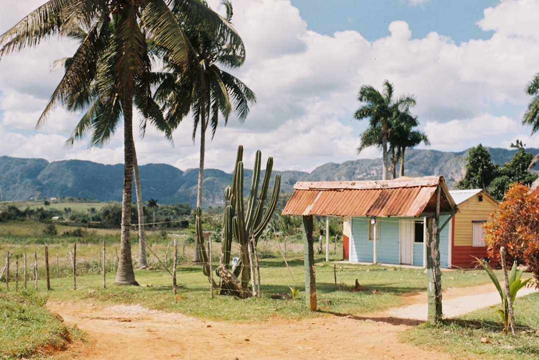 Descubra a beleza natural do Pico Calixto García em Cuba - Uvero | Secret World Trip Planner