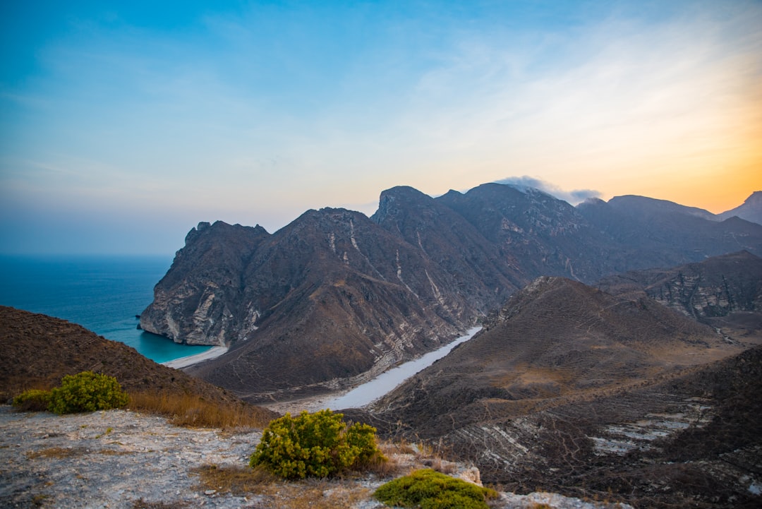 Entdecken Sie Jabal Madar: Der bezaubernde Berg im Oman - العيون | Secret World Trip Planner