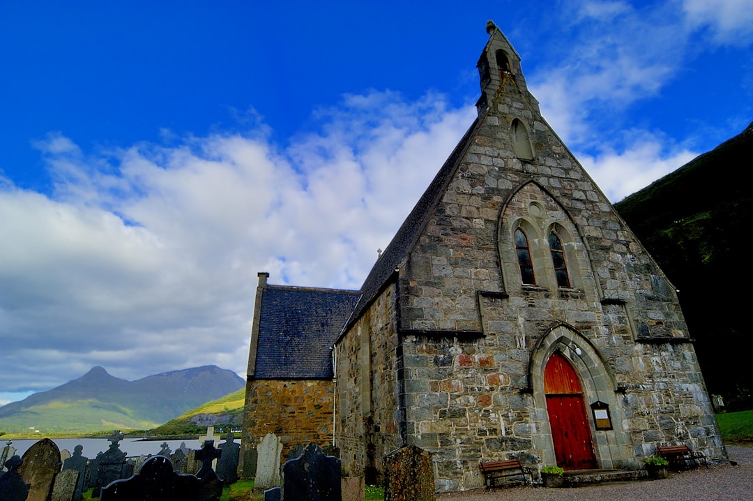 Découvrez Lincluden Collegiate Church : Histoire et Beauté en Écosse - Dumfries and Galloway | Secret World Trip Planner