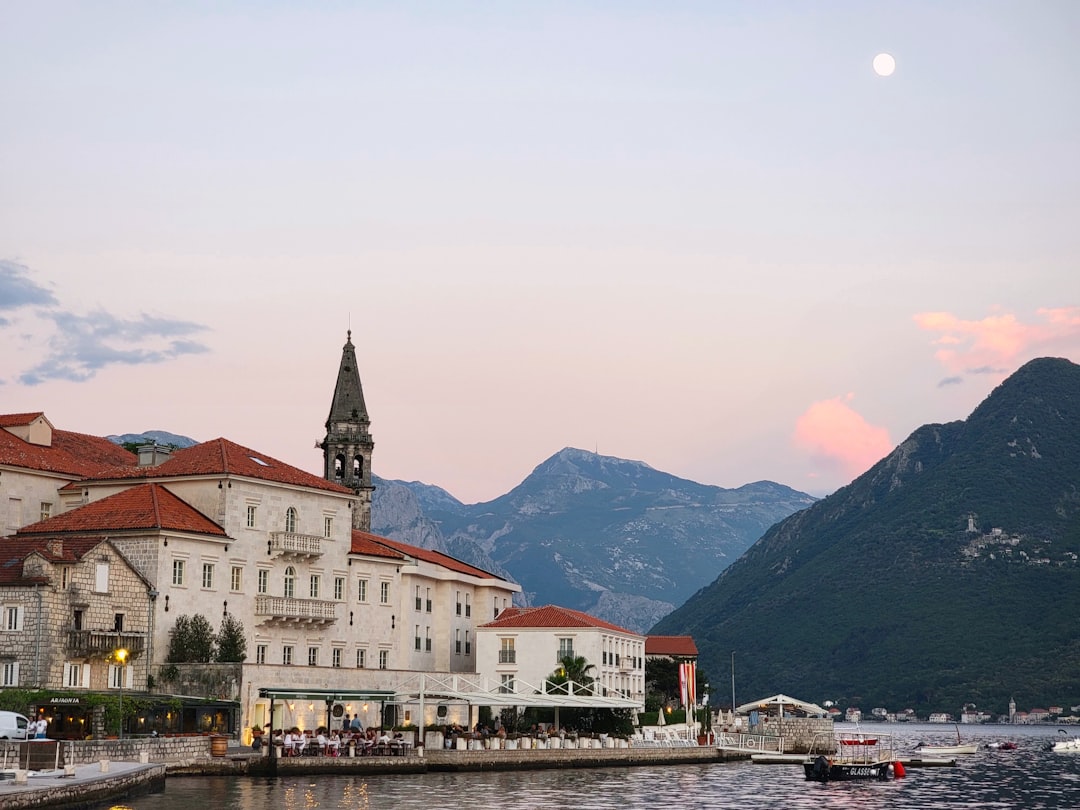 Entdecken Sie Ljeljeni vrh: der bezaubernde Berg Montenegros - Prošćenje | Secret World Trip Planner