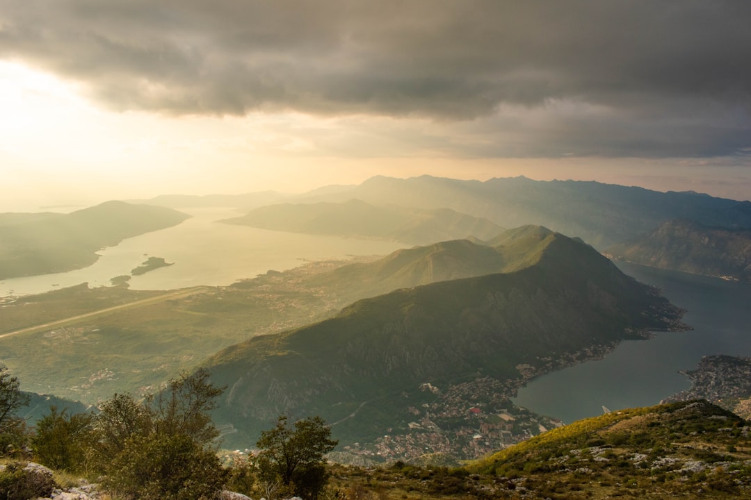 Entdecken Sie die Golubinja-Höhle: ein Naturjuwel in Montenegro - Žanjev Do | Secret World Trip Planner