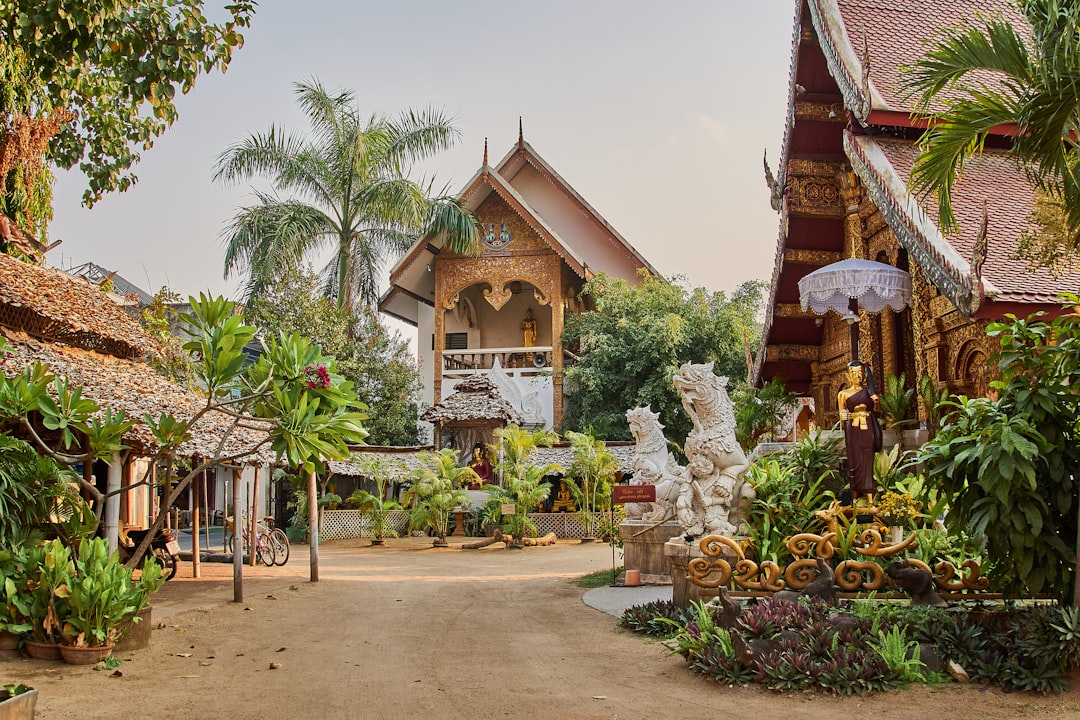 探索泰国的Wat Chedi Kao Yot遗址 - Si Satchanalai District | Secret World Trip Planner