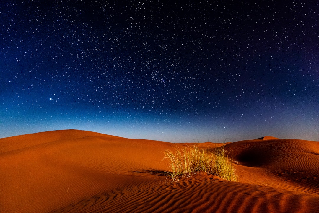 Arenas de Ash Sharqiyah: el desierto naranja de Omán - Mandinat Al Sultan Qaboos Bidiyah OM Bidiyah OM | Secret World Trip Planner