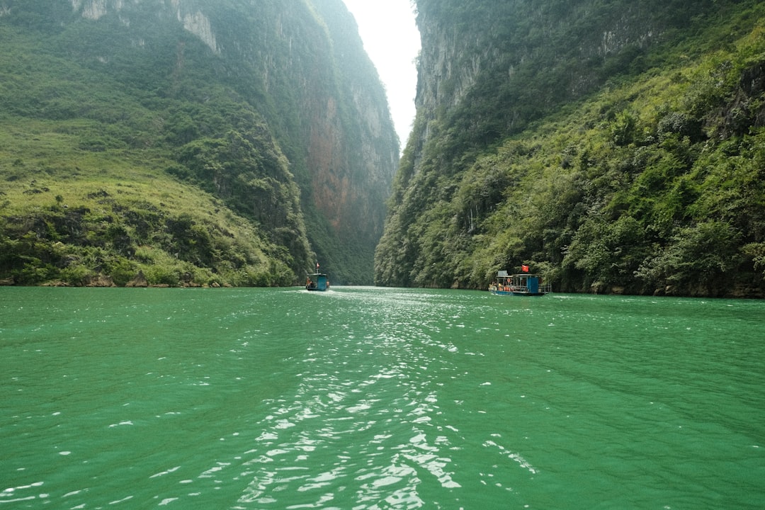 Левада до Калдейрау Верде: лес и водопад в Сантане - Levada do Caldeirão Verde | Secret World Trip Planner
