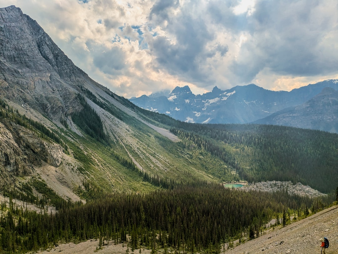 卡南纳斯基小径:熊与湖泊之间的阿尔卑斯小径 - Kananaskis | Secret World Trip Planner
