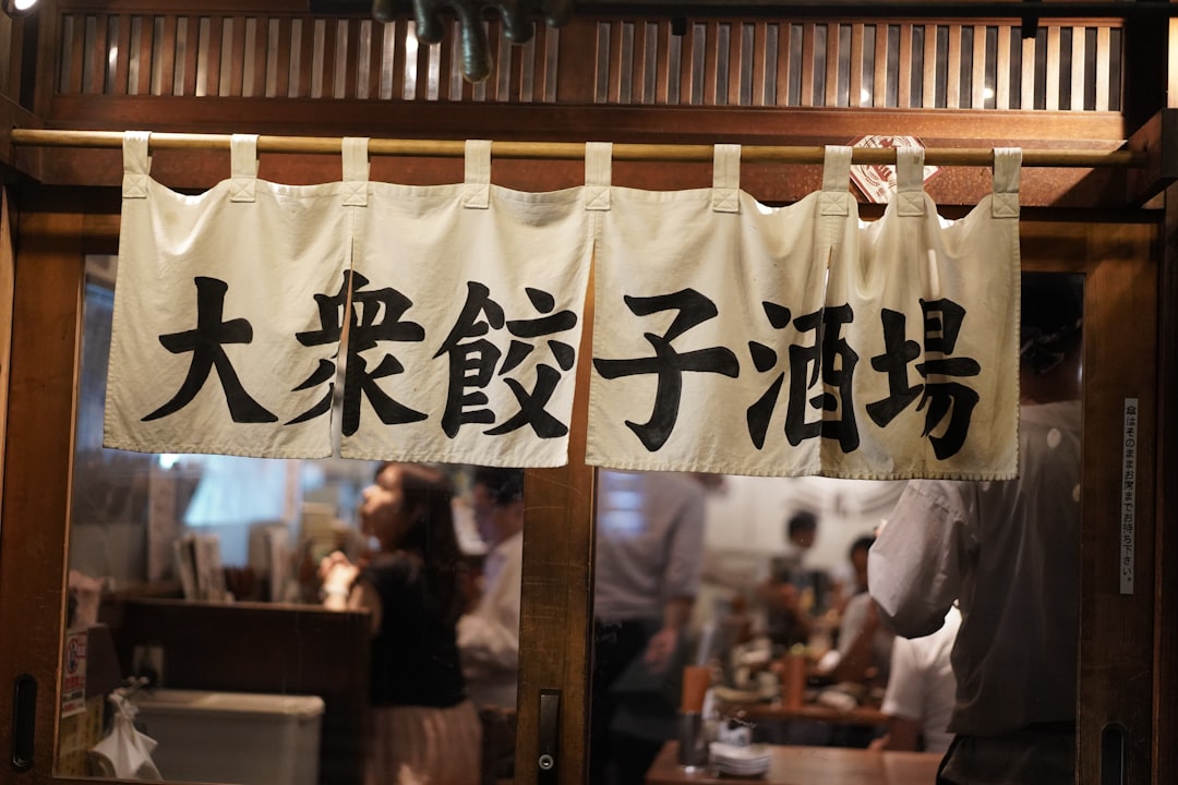 青木ヶ原:富士の木々の海の中の道 - Minamitsuru District | Secret World Trip Planner