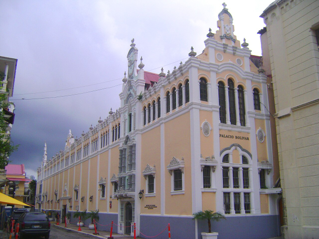 Découvrez le Palais Bolivar : Histoire et Beauté du Panama - Panamá | Secret World Trip Planner