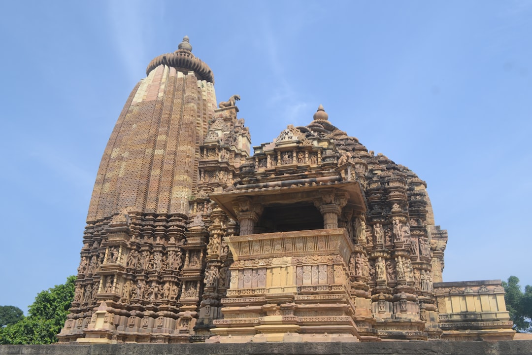カジュラーホー:エロスと精神性の中世の寺院 - Khajuraho | Secret World Trip Planner