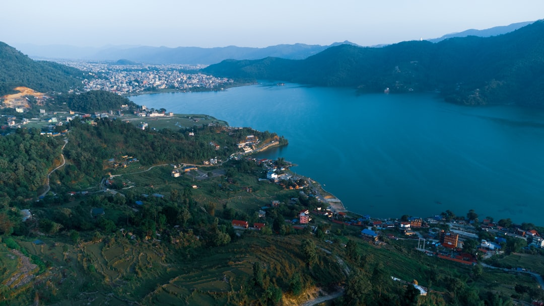 Phewa Lake: il riflesso dell'Annapurna sull'acqua - gantavya St | Secret World Trip Planner
