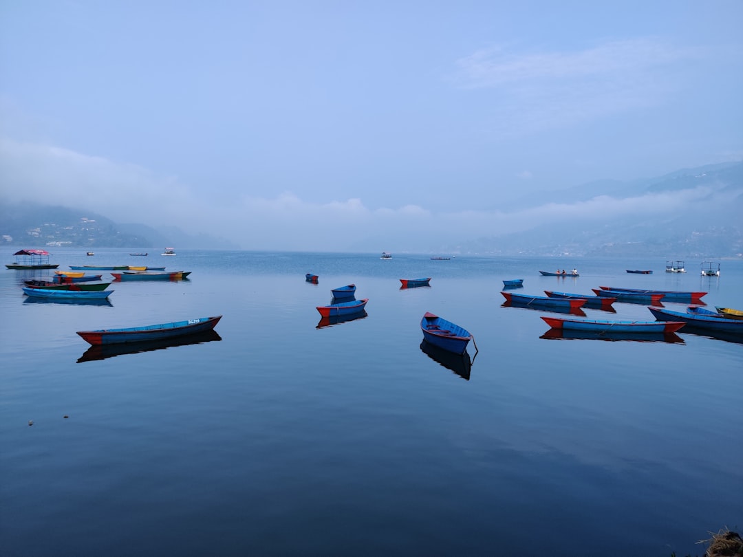 Lac Phewa : le reflet de l'Annapurna sur l'eau - gantavya St | Secret World Trip Planner