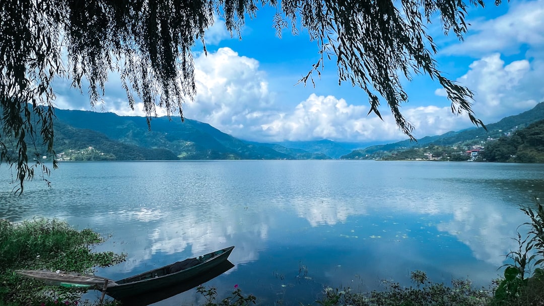 Lago Phewa: el reflejo del Annapurna en el agua - gantavya St | Secret World Trip Planner