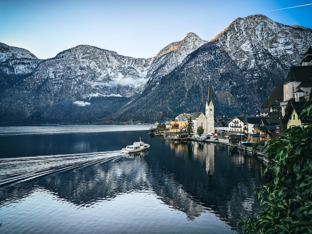Hallstatt vu d'en haut : le Skywalk sur le lac alpin - Gosaumühlstraße 67 | Secret World Trip Planner