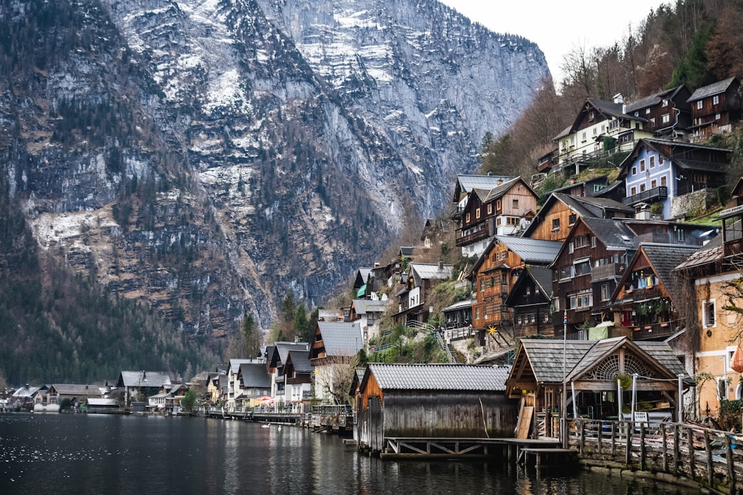 Hallstatt vu d'en haut : le Skywalk sur le lac alpin - Gosaumühlstraße 67 | Secret World Trip Planner