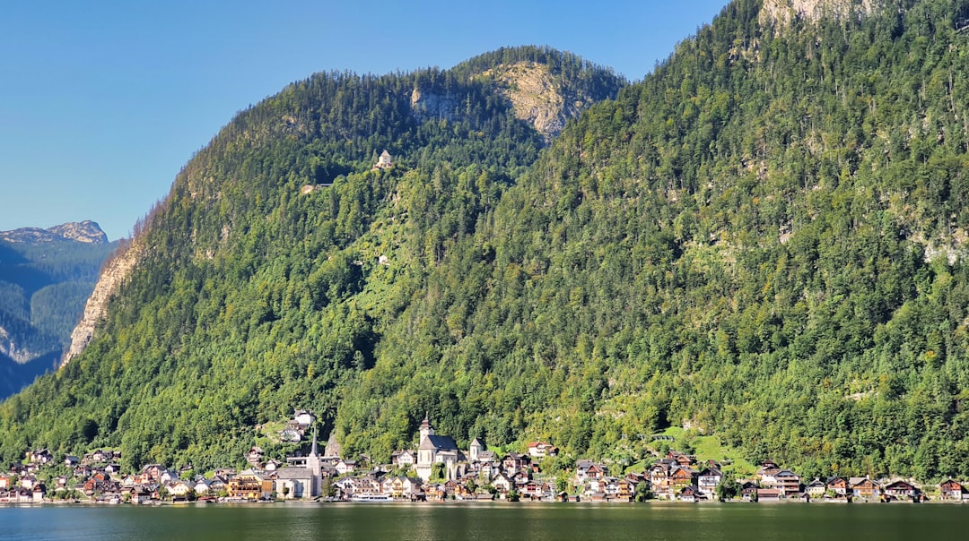 Hallstatt vu d'en haut : le Skywalk sur le lac alpin - Gosaumühlstraße 67 | Secret World Trip Planner