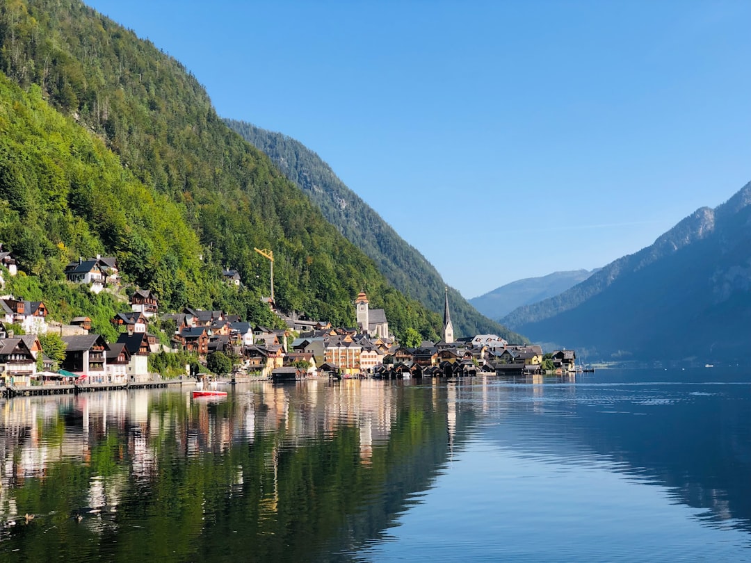 Hallstatt vu d'en haut : le Skywalk sur le lac alpin - Gosaumühlstraße 67 | Secret World Trip Planner