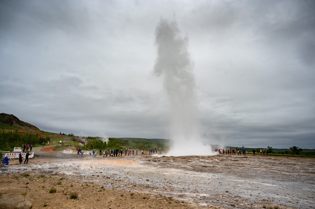 Strokkur: el géiser islandés que erupciona cada 10 min - Hafnartún | Secret World Trip Planner