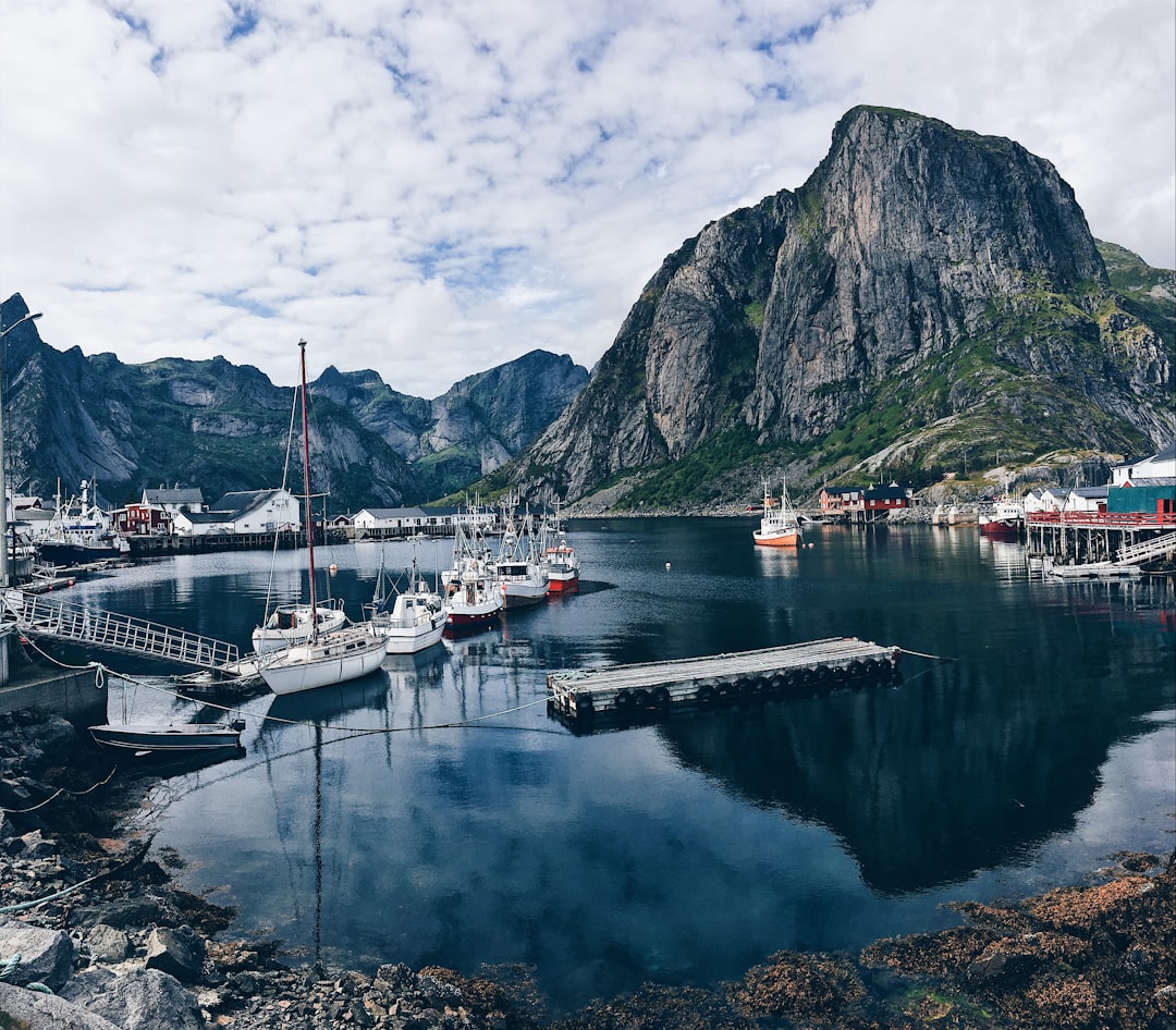 Hamnøy: as cabines vermelhas dos fiordes Lofoten - Olenilsøya | Secret World Trip Planner