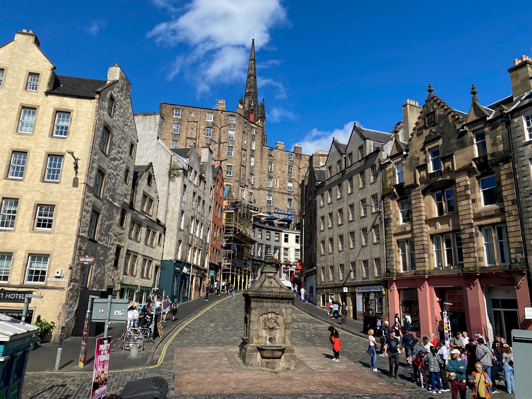 Market Cross: La Historia y la Tradición de Escocia — Highland Council