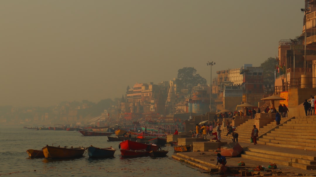 마니카르니카 가트: 바라나시의 영원한 불꽃 - Varanasi | Secret World Trip Planner