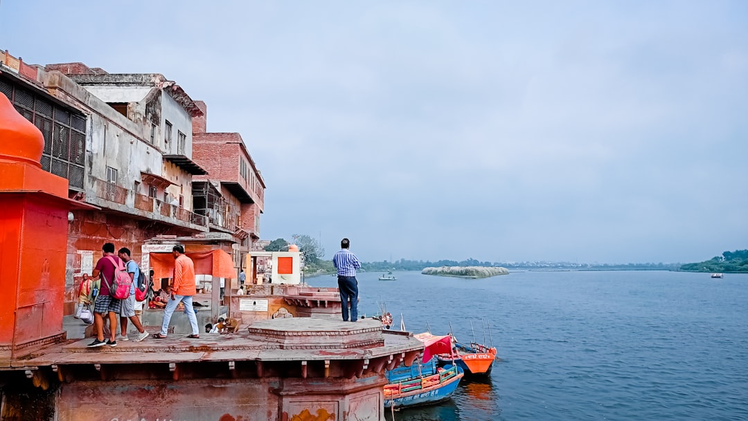 マニカルニカ・ガート:ヴァラナシの永遠の火 - Varanasi | Secret World Trip Planner