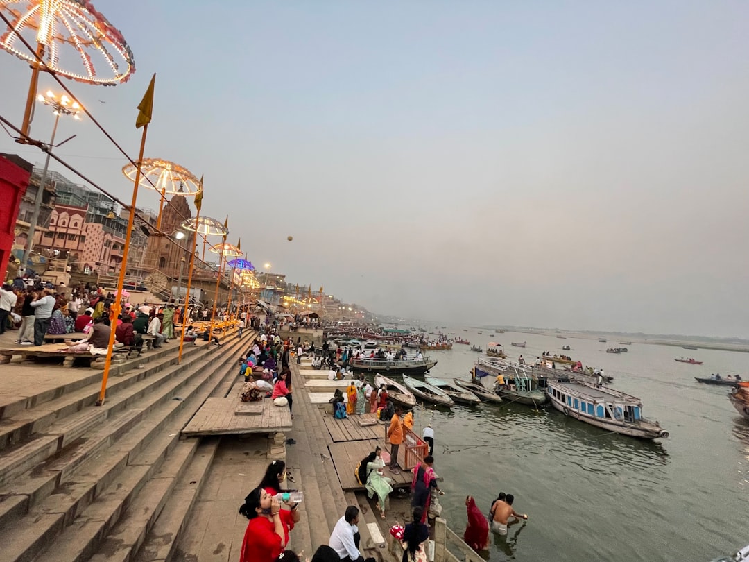 マニカルニカ・ガート:ヴァラナシの永遠の火 - Varanasi | Secret World Trip Planner