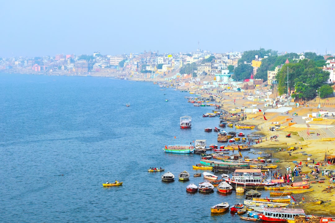 马尼卡尔尼卡河岸:瓦拉纳西的永恒之火 - Varanasi | Secret World Trip Planner