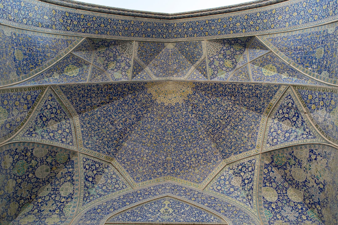 切赫尔索图恩:四十面镜子的大殿 - Esfahan | Secret World Trip Planner