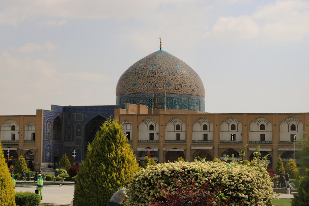 切赫尔索图恩:四十面镜子的大殿 - Esfahan | Secret World Trip Planner