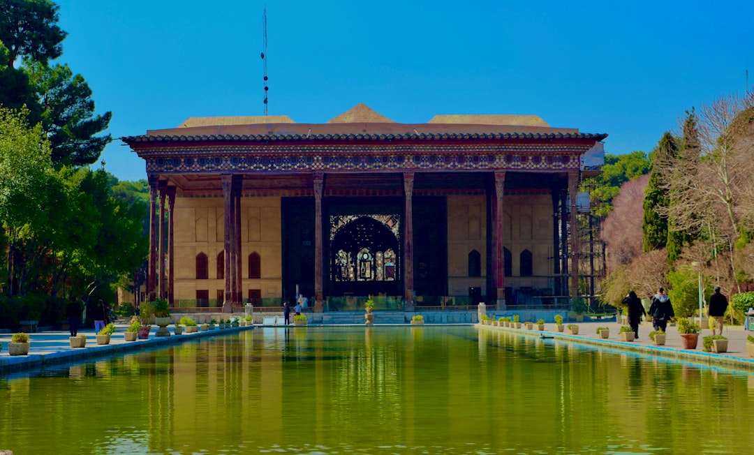 切赫尔索图恩:四十面镜子的大殿 - Esfahan | Secret World Trip Planner