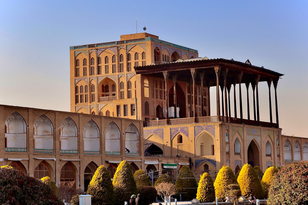 切赫尔索图恩:四十面镜子的大殿 - Esfahan | Secret World Trip Planner