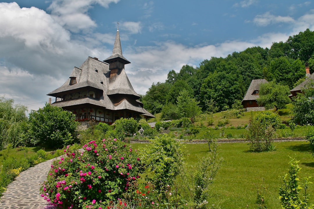 Monasterio de Bârsana: fe y madera en Maramureș - DJ186 276 | Secret World Trip Planner