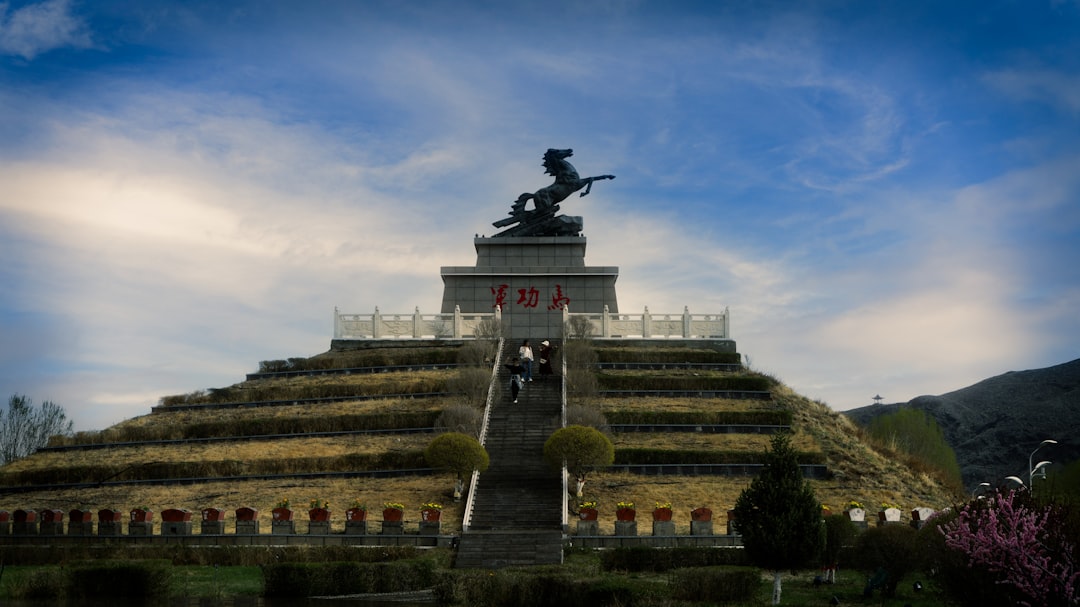 Monumento zum Bergmann in Oruro: Kunst und Andenidentität - 2VJJ+VJ2 | Secret World Trip Planner