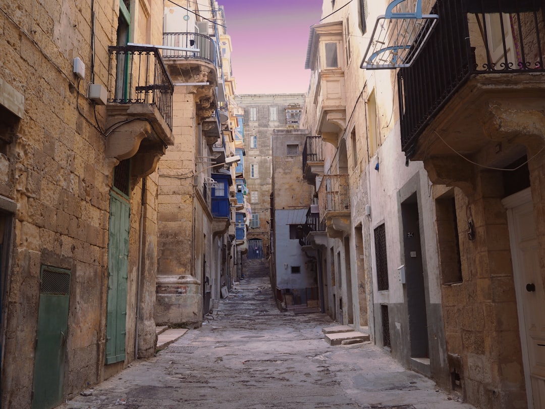 Salles de Guerre Lascaris : les tunnels secrets de La Valette - Valletta Ditch | Secret World Trip Planner