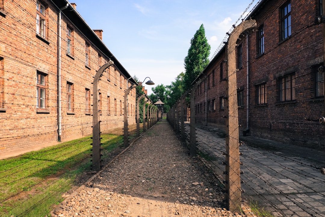 奥斯维辛-比克瑙:犹太大屠杀纪念馆之旅 - Więźniów Oświęcimia 55 | Secret World Trip Planner