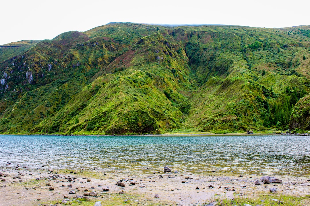 Caldeira Velha: Vulkantherme zwischen den Farnen - Estrada Regional da Lagoa do Fogo | Secret World Trip Planner