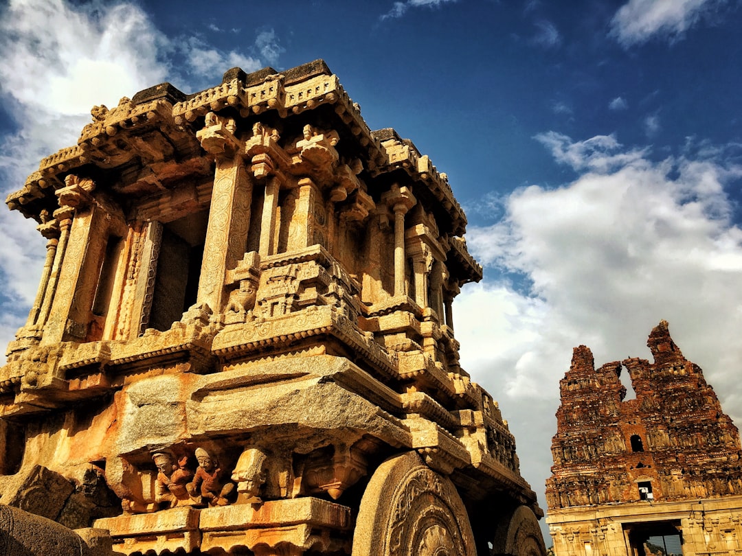 汉比的维塔拉神庙:维贾亚纳加尔建筑之美 - Nimbapura | Secret World Trip Planner